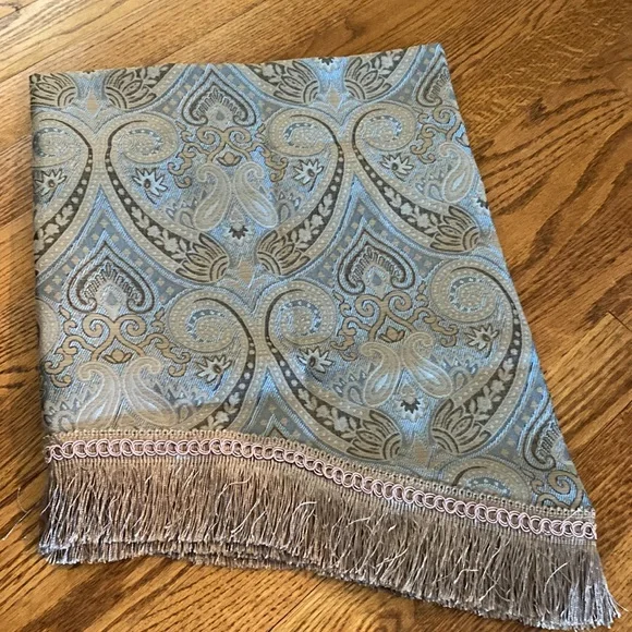 Valance Allen +Roth Raja - Picture 3 of 7